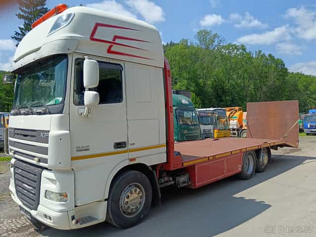 DAF XF 105.460 PŘEPRAVNÍK STROJŮ A VOZIDEL -14 T -