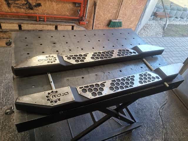 Nášlapy Nissan patrol