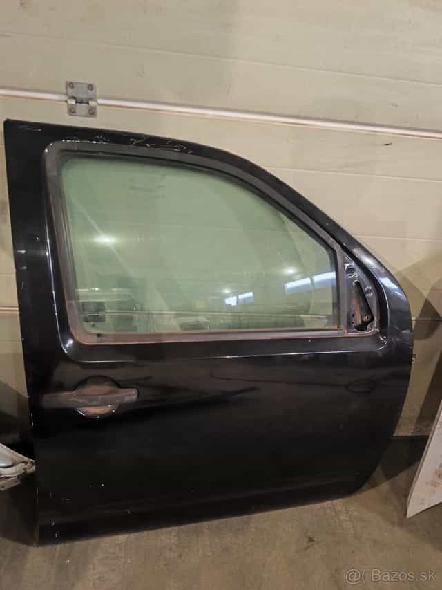 Nissan Navara d40 prave predné dvere