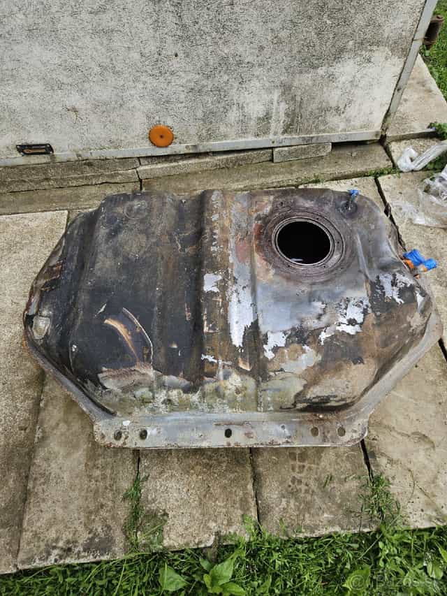 Nádrž nissan patrol