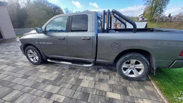 Predam naslapy Ram 1500 quad cab