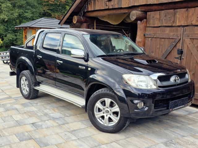 Toyota Hilux 3.0 D-4D 4X4 UKÁŽKOVÝ STAV