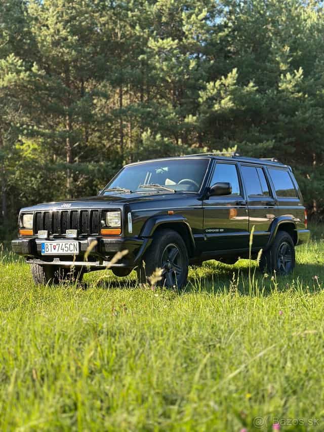 Predám Jeep Cherokee XJ LIMITED 4.0l benzín