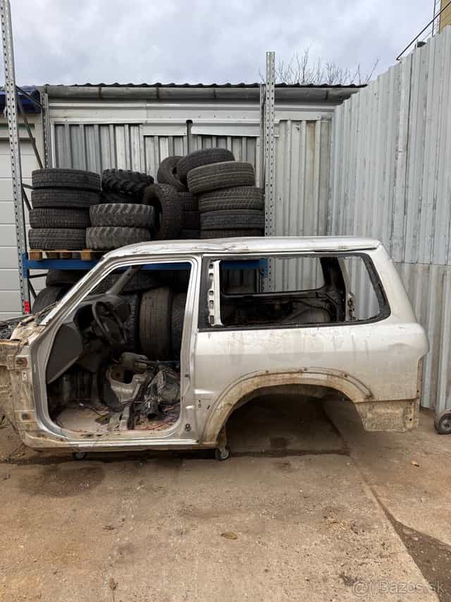 Predám karosériu Nissan Patrol y61