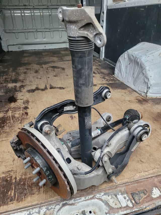 RANGE ROVER VELAR-PZ OTOČ KOLESA