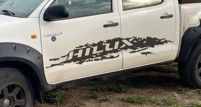 Pelepy  nálepky na Toyota hilux 4x4