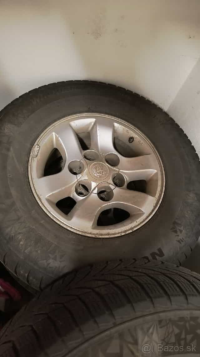 Pneu+disky Toyota Hilux 255/70 R15