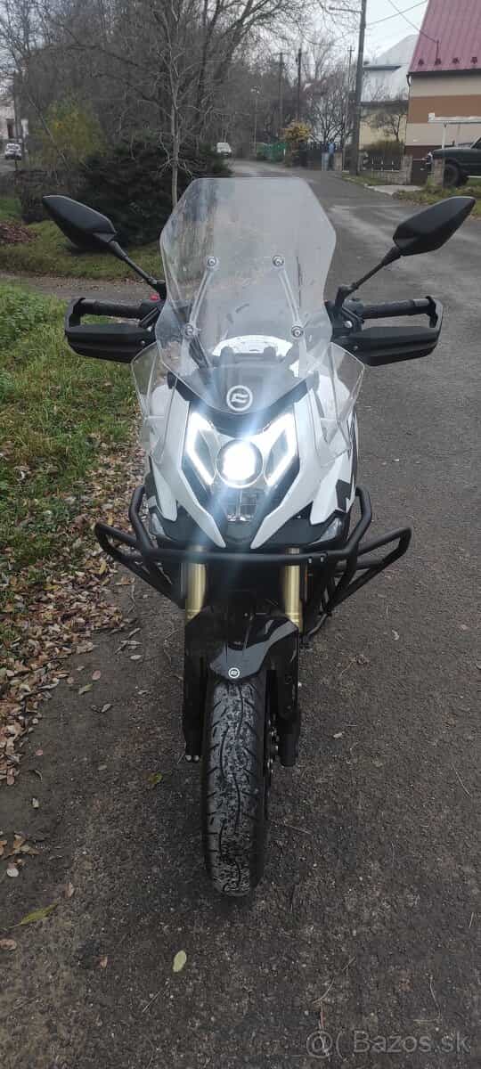 CF Moto 650 MT