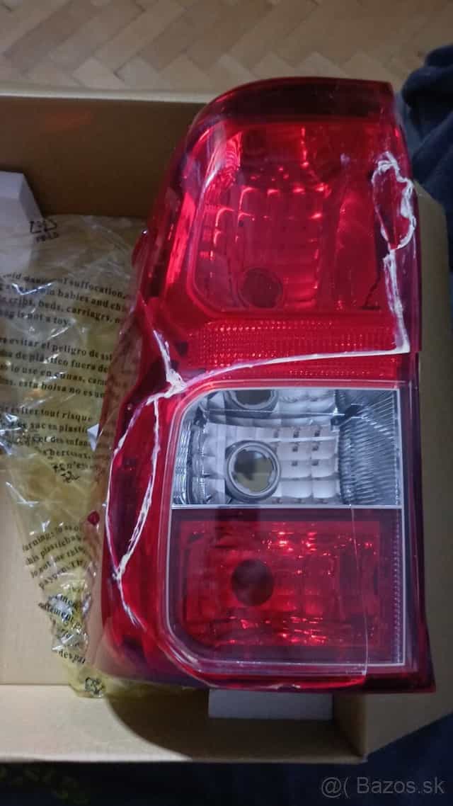 Toyota hilux zadné ľavé svetlo