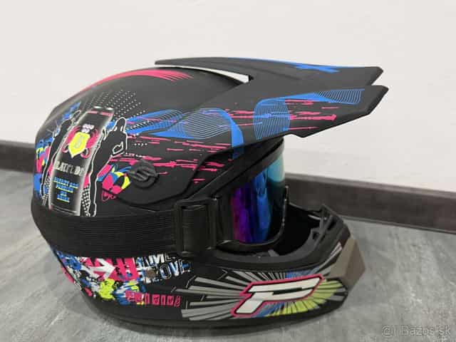 Predám prilbu – motocross, veľkosť M + okuliare zdarma