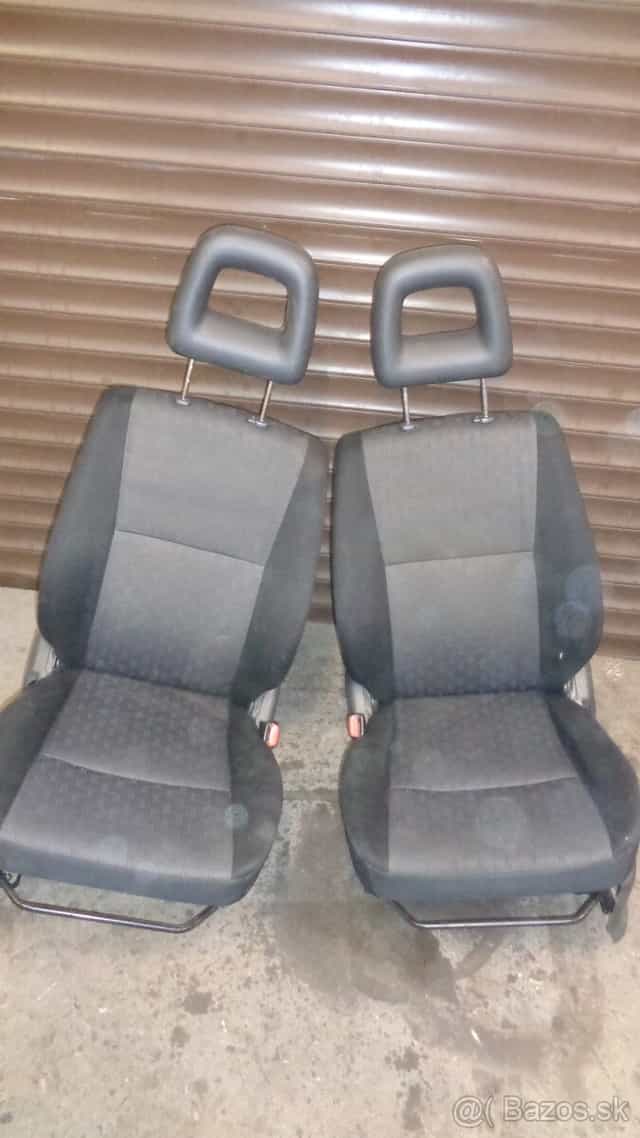 Suzuki Jimny sedačky predné  + zadné