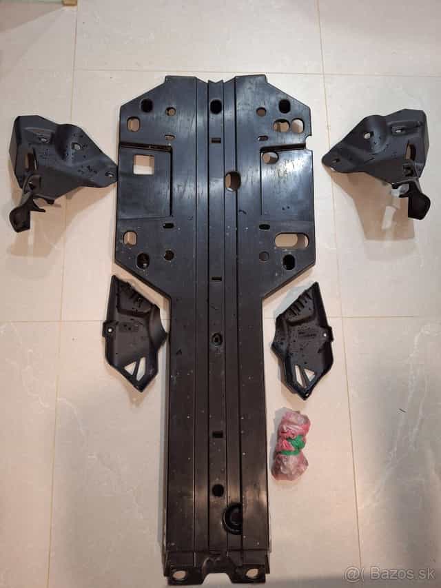 Spodný kryt can am 570