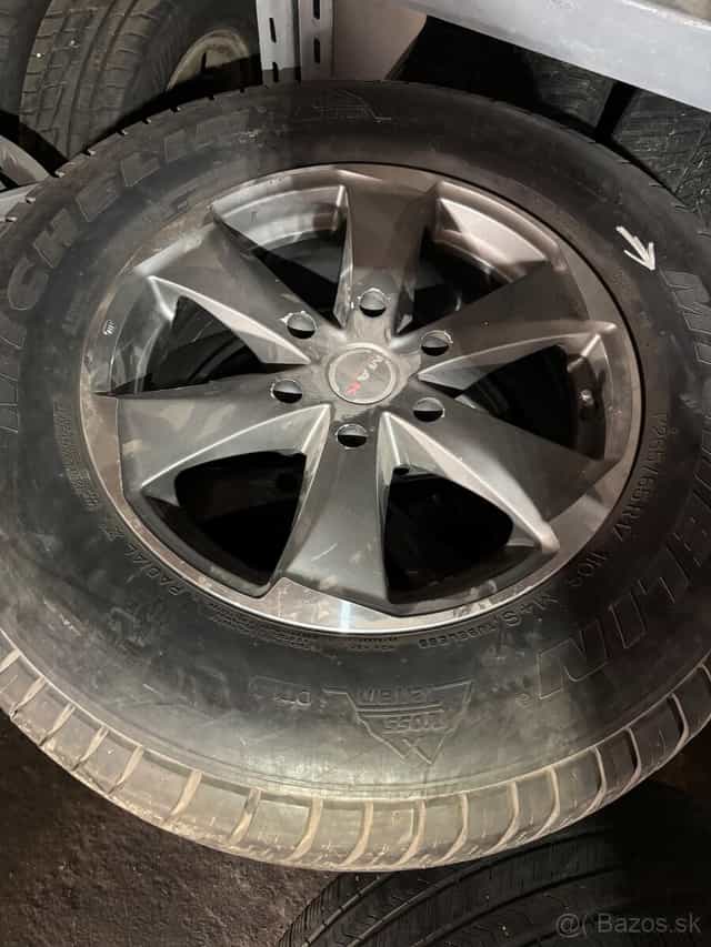 Toyota Land Cruiser R17