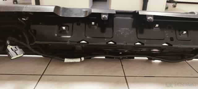 VW Amarok zadný nárazník