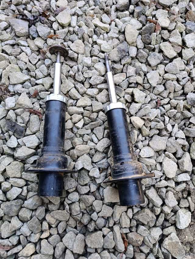 Predám predné tlmiče +pružiny jeep Cherokee kj