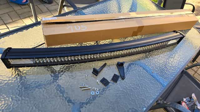 LED svetelná rampa s držiakmi a montážnou sadou 900W