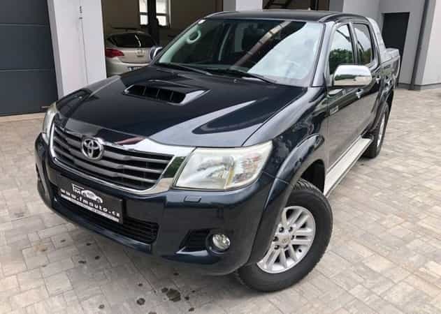 Toyota Hilux 2.5 D-4D nafta manuál 106 kw