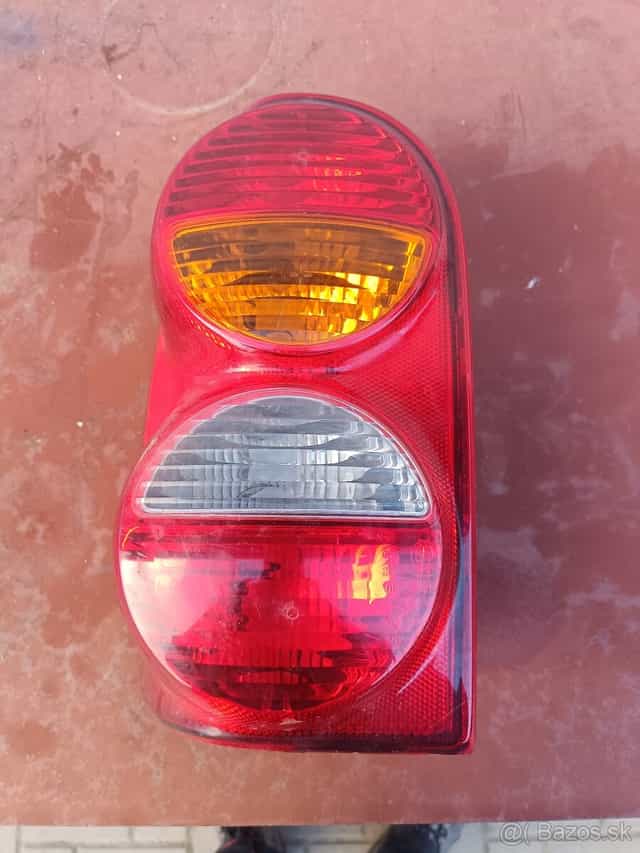 Svetlo Jeep Cherokee Kj