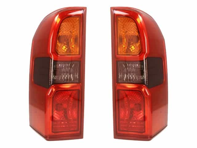 Patrol GU4 zadné svetlá