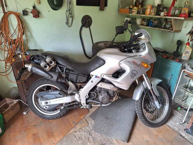 Rozpredám aprilia pegaso 650 , 2000r