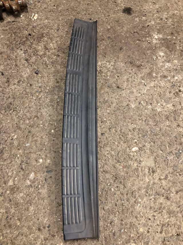 predam plast zad. naraznika pre toyota l.c.200