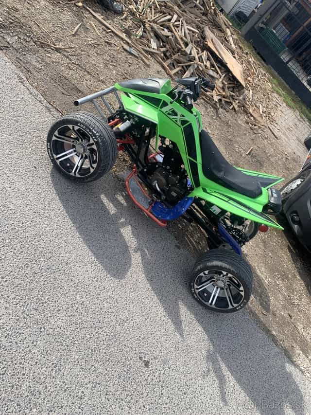 Predám štvorkolku plnú pojazdnu 150ccm 4t plus  spiatočka
