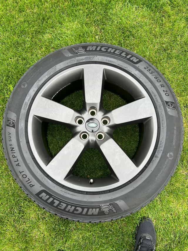 NOVA ZIMNA SADA LAND ROVER DEFEDENDER R20 255/60/20.MICHELIN
