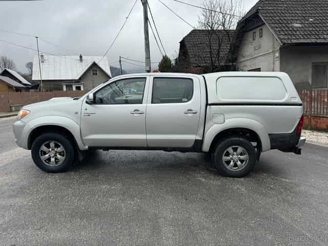 Predám Toyota Hilux 2.5, D-4D