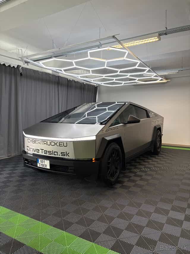 Tesla Cybertruck – Foundation Series