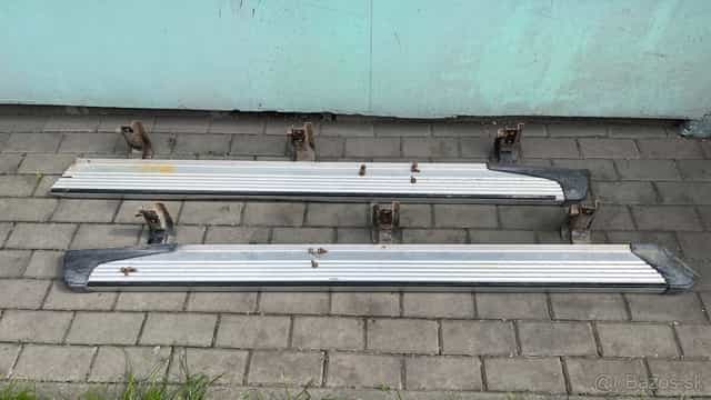 Nášlapy Nissan patrol y61