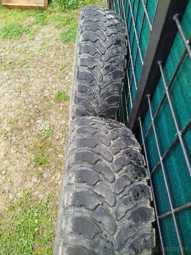 Pneu 225/75 R16
