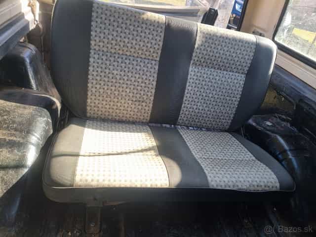 Predam na suzuki samurai zadnú sedačku
