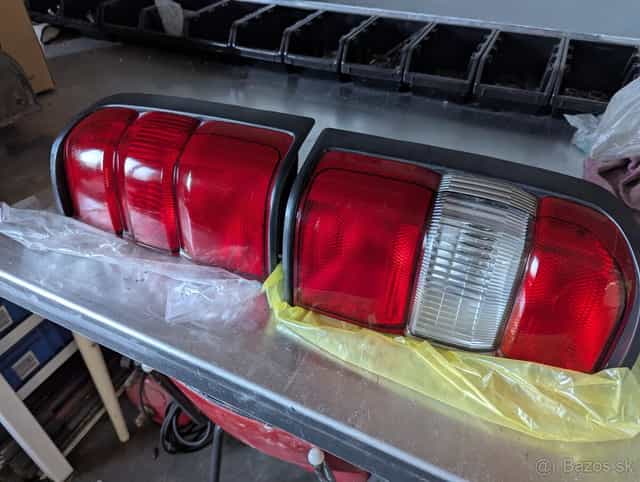 Nissan Patrol Y60 Y61 zadné svetlá originál