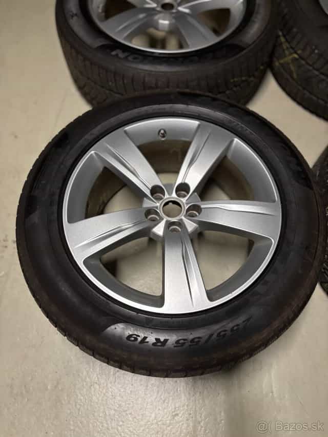 Predam zimnu sadu diskov R19 a 255/55 R19 Pirelli