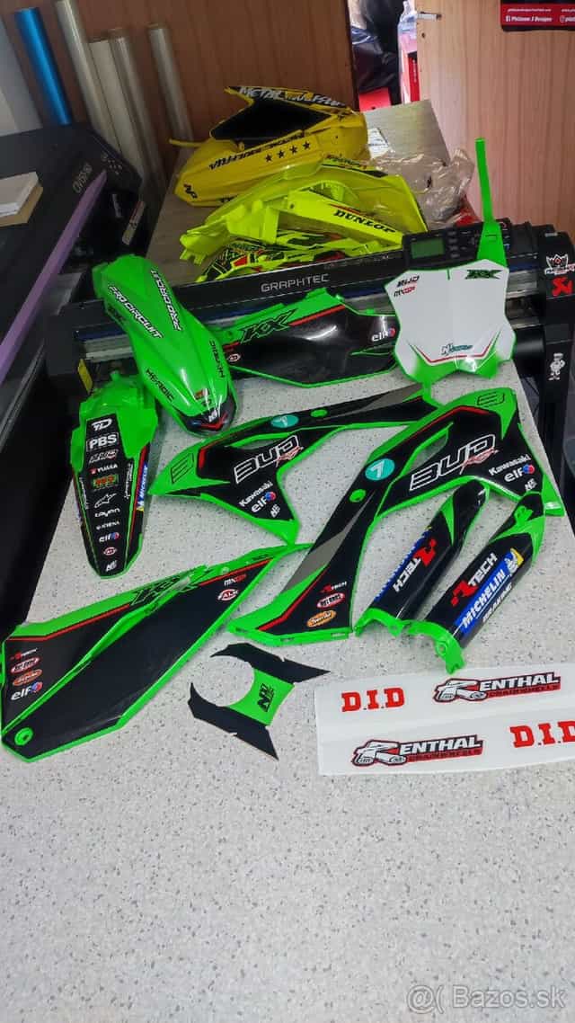 Plasty + polepy Kawasaki KX250 25-26 a KX450 24-26