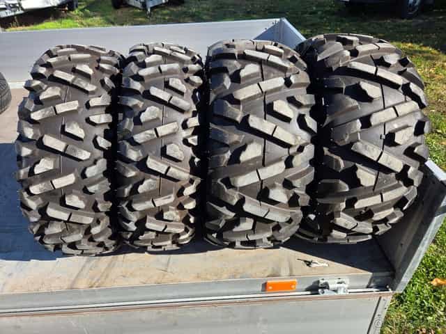 Predám na štvorkolku pneumatiky