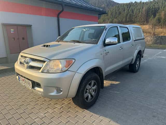 Predám Toyota Hilux 2.5, D-4D