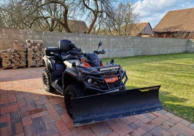 CAN-AM OUTLANDER 1000R