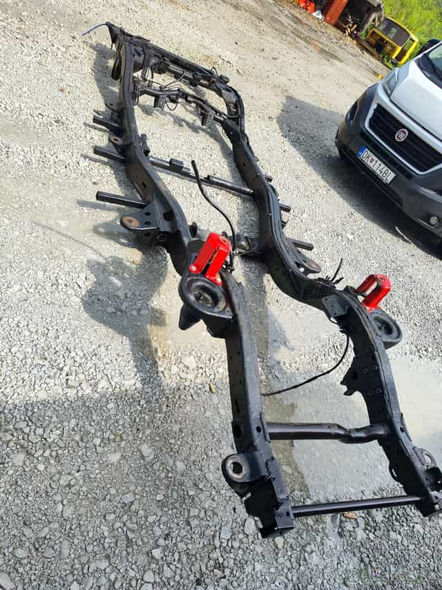 Nosný rám Nissan patrol y61 wagon