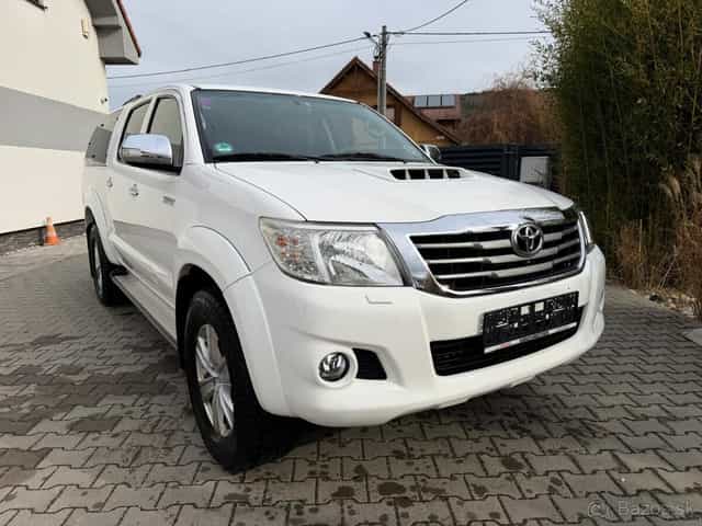 TOYOTA HILUX  NA PREDAJ / AJ NA SPLATKY