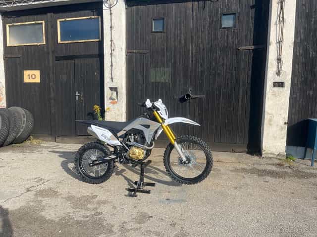 Enduro asix xb83 250cm3