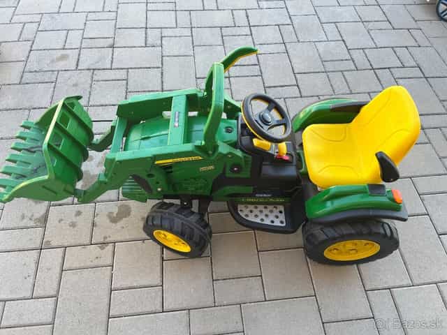 PegPerego John Deere traktor