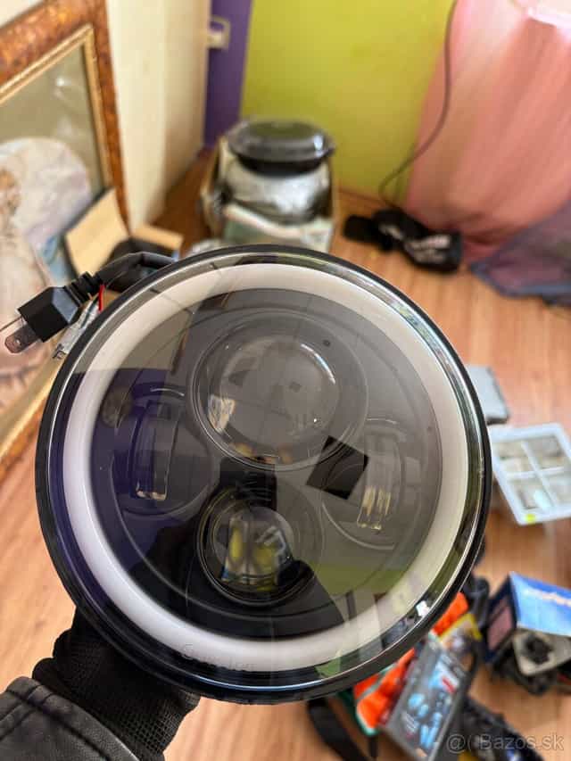 Kruhový LED svetlomet