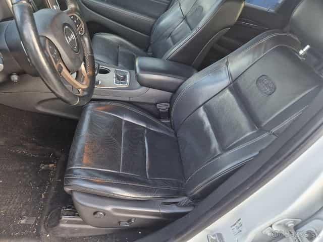 Kožené sedladlá vyhrievané Jeep Grand Cherokee WK2