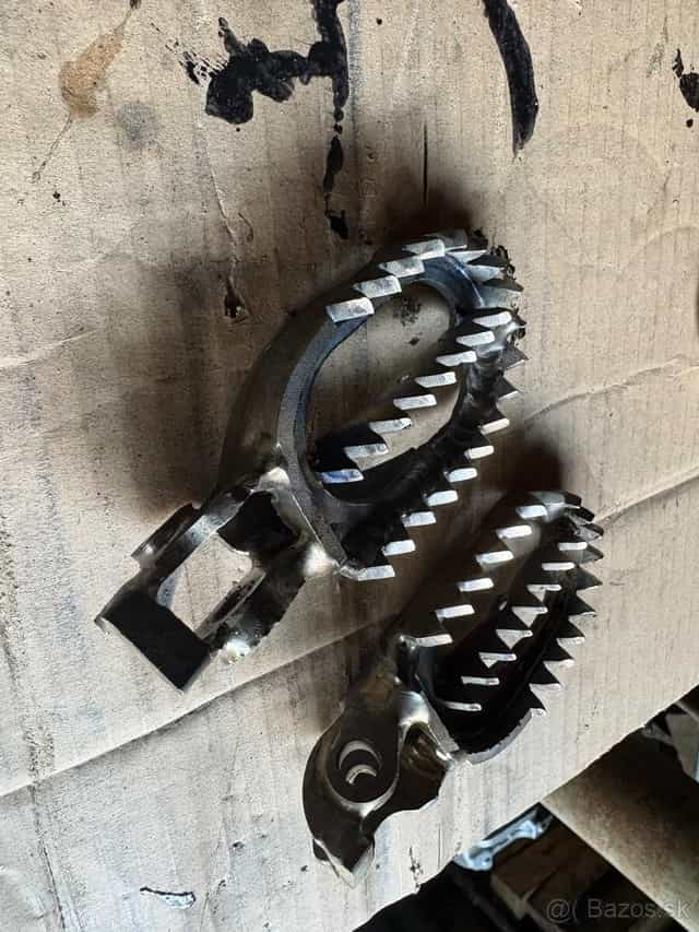 Titánové stupačky Ktm