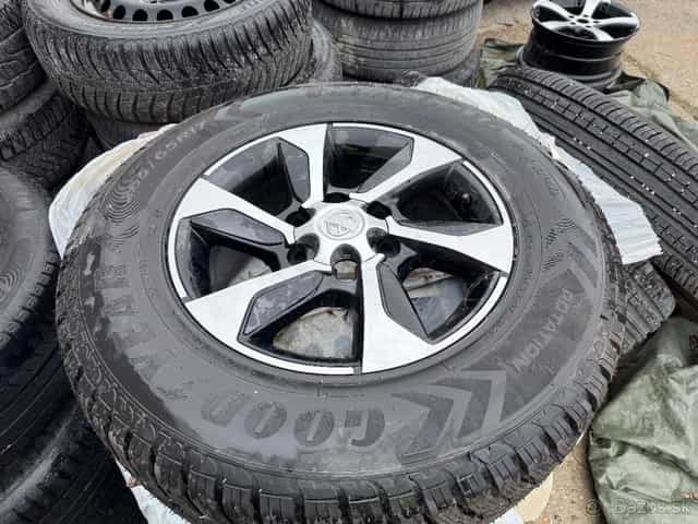 Toyota Hilux zimna sada kolies kopmplet nepouzita 265/65/17
