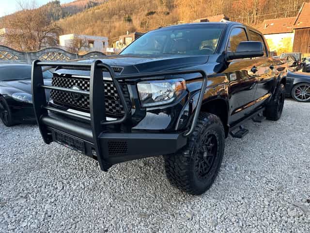 2017 Toyota Tundra Platinum 1794 5,7 V8 kola 35” lift 3” LPG