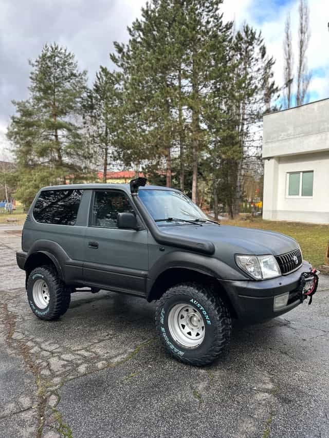 Toyota Land Cruiser 90