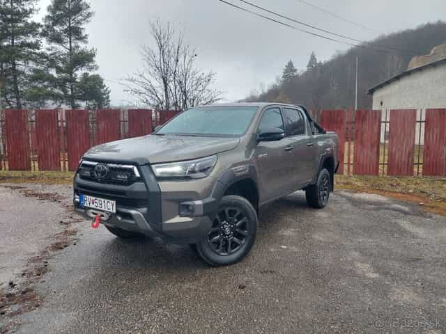 Toyota Hilux 2.8 D-4D Invincible 4x4 A/T, odpočet DPH