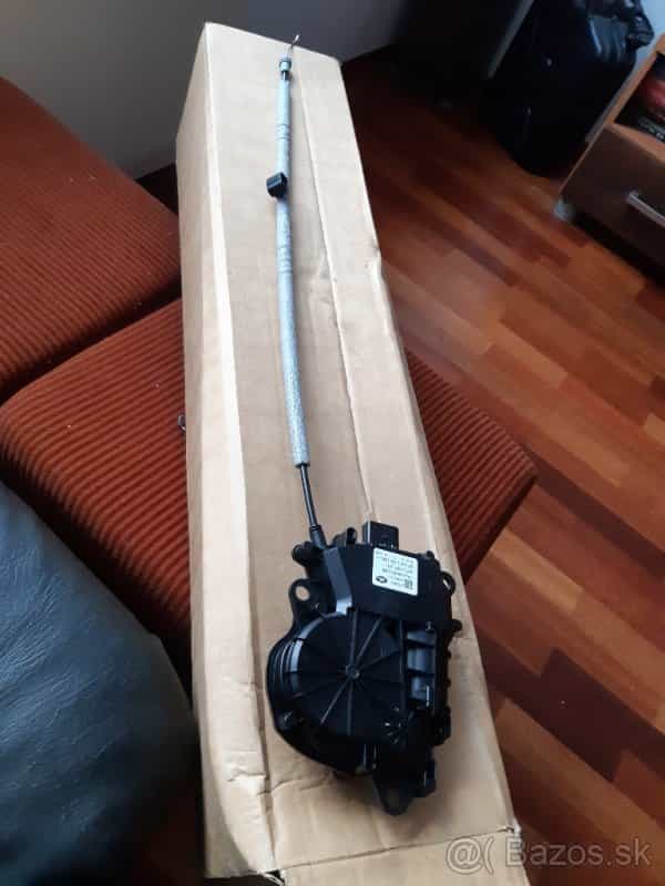 Range Rover L405 - zámek kufru (tailgate)